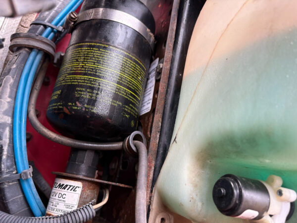 Kenworth T800 Brackets, Misc LH And RH Washer Fluid Bracket Connects To Firewall - Image 3