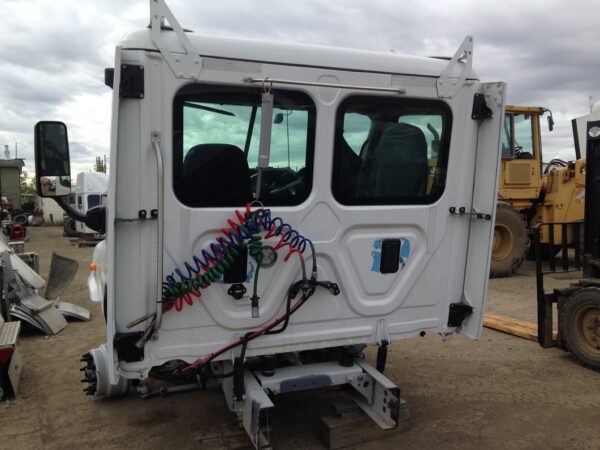 Freightliner Cascadia 112 Day Cab – Complete - Image 6