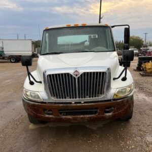 2004 International 4200 Day Cab