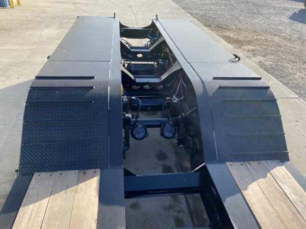 2026 Dorsey Fixed (Tri Axles) Detach/Lowboy Trailer: Length 53' - Image 6