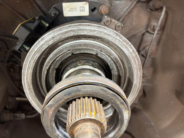 Volvo ATO2612D Transmission - Used - Image 7