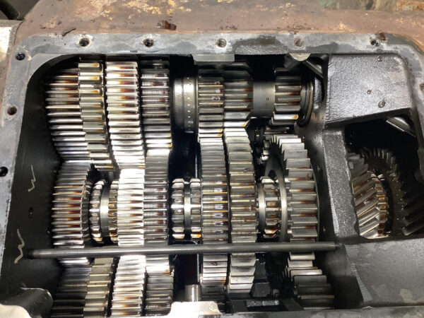 Fuller RTLO18913A Transmission - Used - Image 6