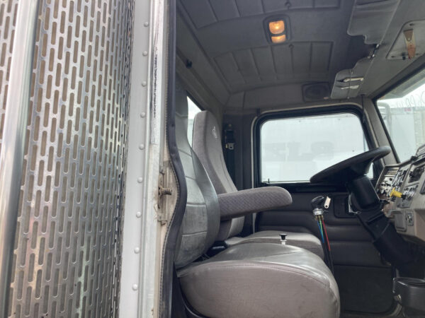 2006 Peterbilt 335 Parts Unit: Truck Dsl Ta - Image 12