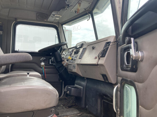 2006 Peterbilt 335 Parts Unit: Truck Dsl Ta - Image 13