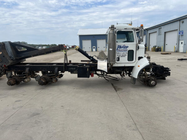 2006 Peterbilt 335 Parts Unit: Truck Dsl Ta - Image 2
