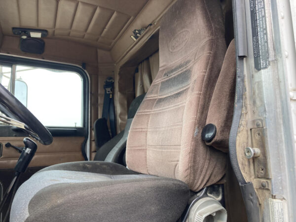 2000 Peterbilt 377 Parts Unit: Truck Dsl Ta - Image 9