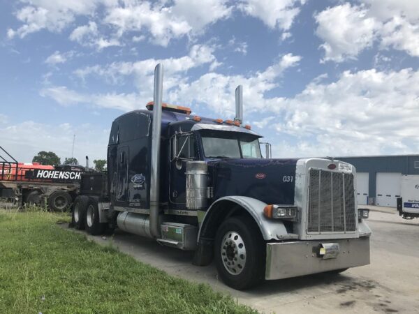 2003 Peterbilt 379 Parts Unit: Truck Dsl Ta - Image 2