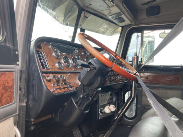 2001 Peterbilt 379 Parts Unit: Truck Dsl Ta - Image 24