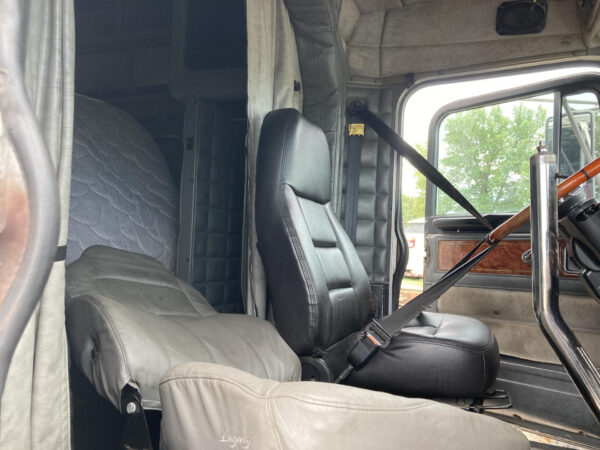 2001 Peterbilt 379 Parts Unit: Truck Dsl Ta - Image 21