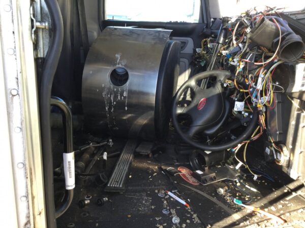 2018 Peterbilt 389 Parts Unit: Truck Dsl Ta - Image 3