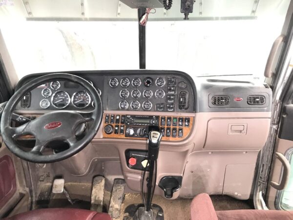 2011 Peterbilt 389 Parts Unit: Truck Dsl Ta - Image 9