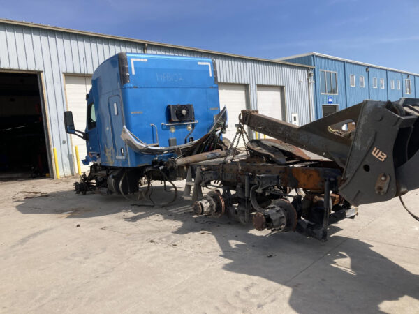2014 Peterbilt 579 Parts Unit: Truck Dsl Ta - Image 2