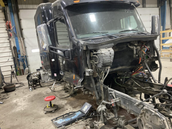 2015 Peterbilt 579 Parts Unit: Truck Dsl Ta - Image 6