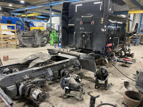 2015 Peterbilt 579 Parts Unit: Truck Dsl Ta - Image 5