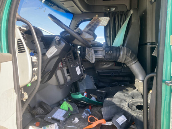 2019 Peterbilt 579 Parts Unit: Truck Dsl Ta - Image 3