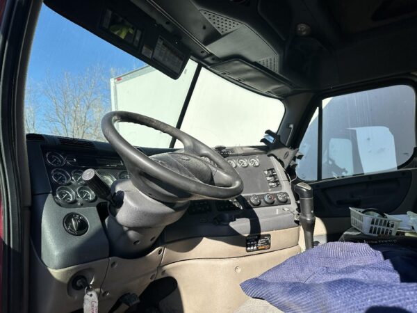 2009 Freightliner CASCADIA Parts Unit: Truck Dsl Ta - Image 12