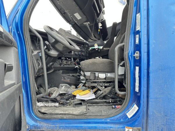 2023 Freightliner CASCADIA Parts Unit: Truck Dsl Ta - Image 6