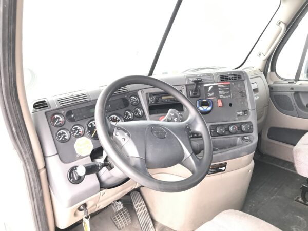 2013 Freightliner CASCADIA Parts Unit: Truck Dsl Sa - Image 13