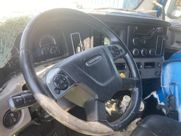 2018 Freightliner CASCADIA Parts Unit: Truck Dsl Ta - Image 18