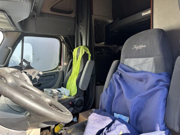 2009 Freightliner CASCADIA Parts Unit: Truck Dsl Ta - Image 11