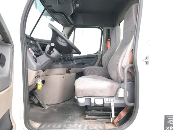 2013 Freightliner CASCADIA Parts Unit: Truck Dsl Sa - Image 11