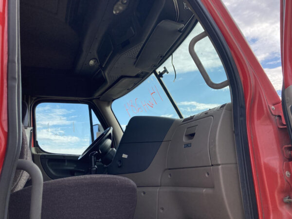 2014 Freightliner CASCADIA Parts Unit: Truck Dsl Ta - Image 8