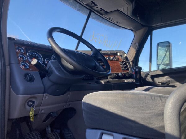 2014 Freightliner CASCADIA Parts Unit: Truck Dsl Ta - Image 9