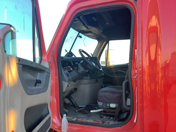 2014 Freightliner CASCADIA Parts Unit: Truck Dsl Ta - Image 14