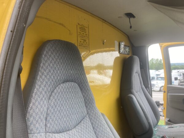2006 GMC Cube Van Parts Unit: Truck Dsl Sa - Image 8