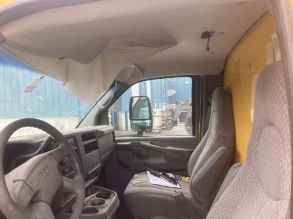 2006 GMC Cube Van Parts Unit: Truck Dsl Sa - Image 12