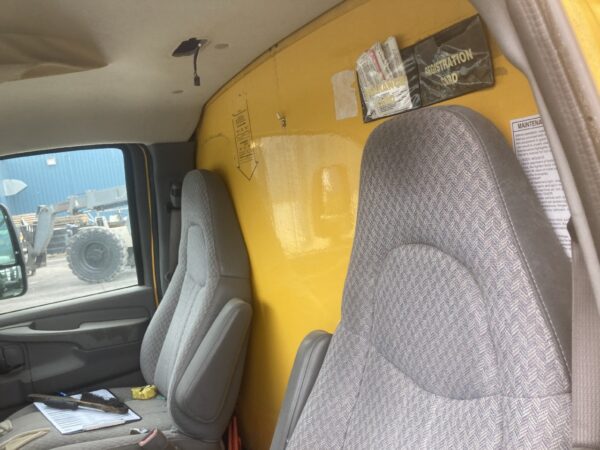 2006 GMC Cube Van Parts Unit: Truck Dsl Sa - Image 11