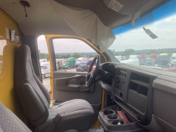 2006 GMC Cube Van Parts Unit: Truck Dsl Sa - Image 9