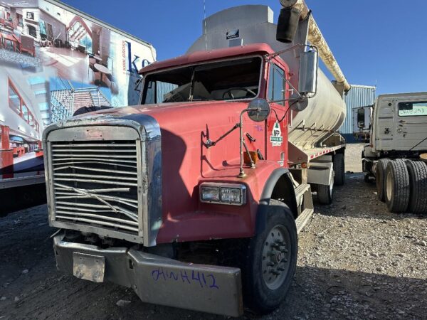 2004 Freightliner FLD112SD Parts Unit: Truck Dsl Ta