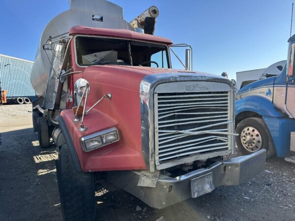 2004 Freightliner FLD112SD Parts Unit: Truck Dsl Ta - Image 12