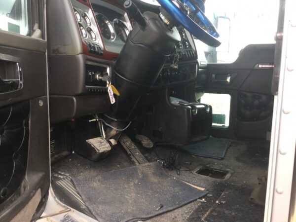 2007 Kenworth T600 Parts Unit: Truck Dsl Ta - Image 3