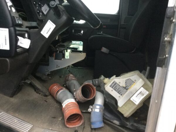 2012 Kenworth T660 Parts Unit: Truck Dsl Ta - Image 3