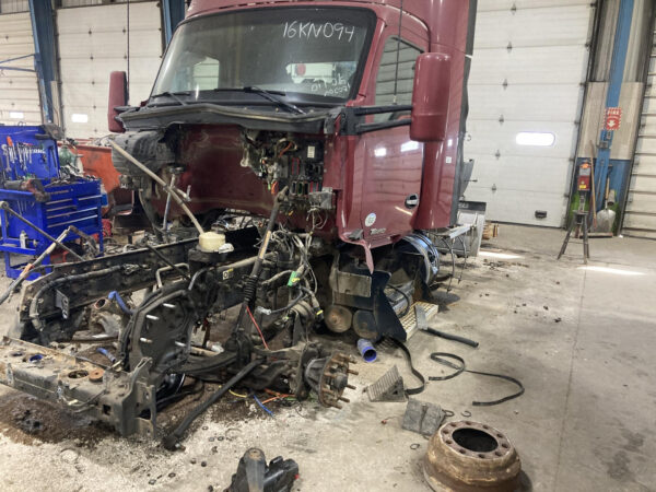 2016 Kenworth T680 Parts Unit: Truck Dsl Ta - Image 15