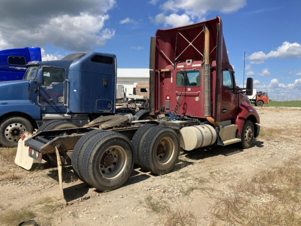 2016 Kenworth T680 Parts Unit: Truck Dsl Ta - Image 3