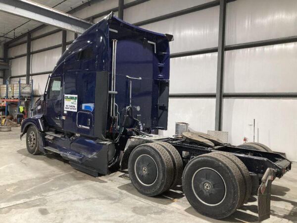 2023 Kenworth T680 Parts Unit: Truck Dsl Ta - Image 3