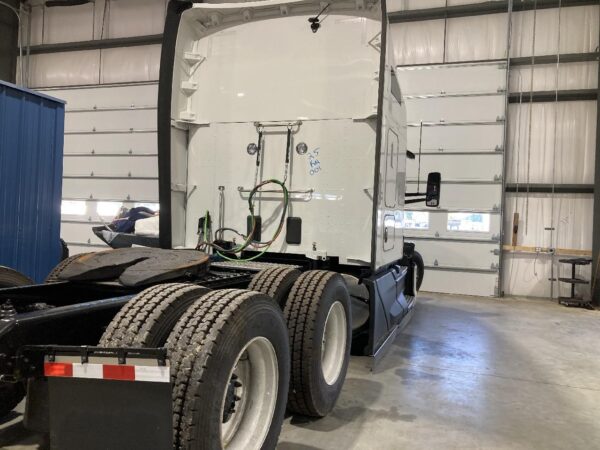 2025 Kenworth T680 Parts Unit: Truck Dsl Ta - Image 3