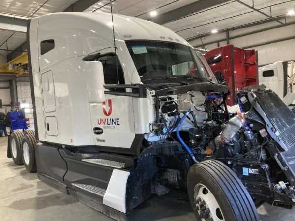 2025 Kenworth T680 Parts Unit: Truck Dsl Ta - Image 2