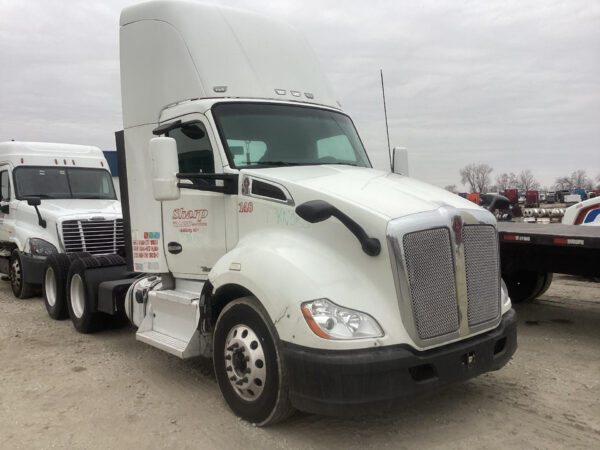 2017 Kenworth T680 Parts Unit: Truck Dsl Ta - Image 2