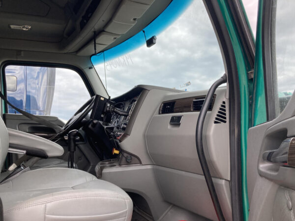 2019 Kenworth T680 Parts Unit: Truck Dsl Ta - Image 6