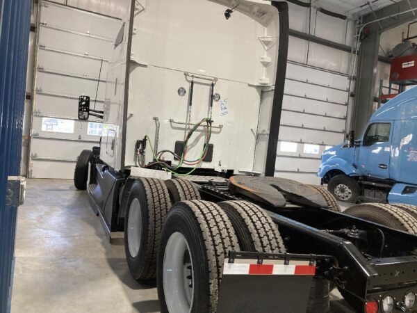 2025 Kenworth T680 Parts Unit: Truck Dsl Ta - Image 4