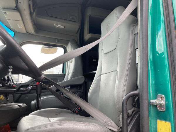 2019 Kenworth T680 Parts Unit: Truck Dsl Ta - Image 5