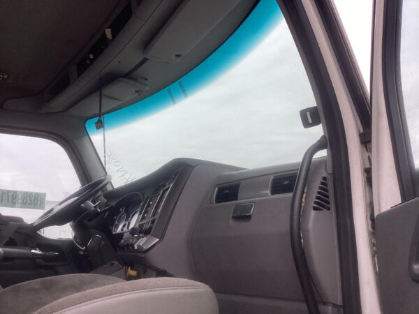 2017 Kenworth T680 Parts Unit: Truck Dsl Ta - Image 10