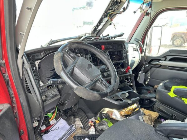 2024 Kenworth T680 Parts Unit: Truck Dsl Ta - Image 13
