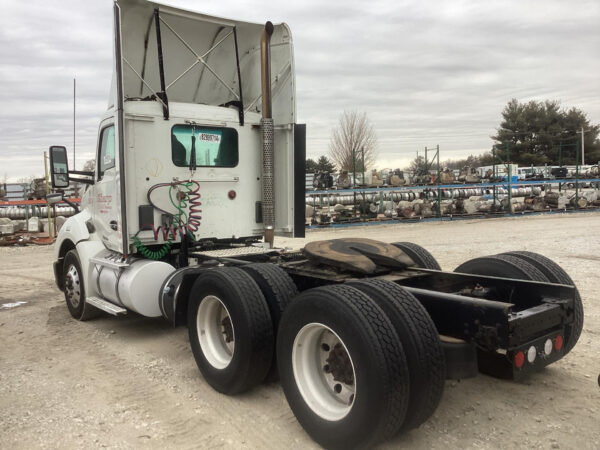 2017 Kenworth T680 Parts Unit: Truck Dsl Ta - Image 4