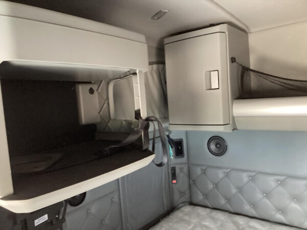 2019 Kenworth T680 Parts Unit: Truck Dsl Ta - Image 11