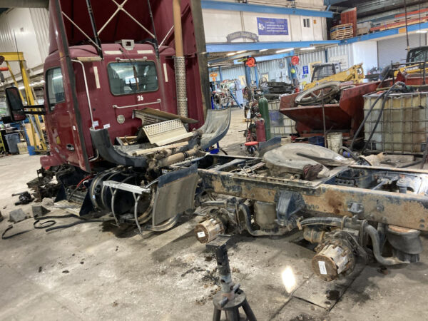 2016 Kenworth T680 Parts Unit: Truck Dsl Ta - Image 16
